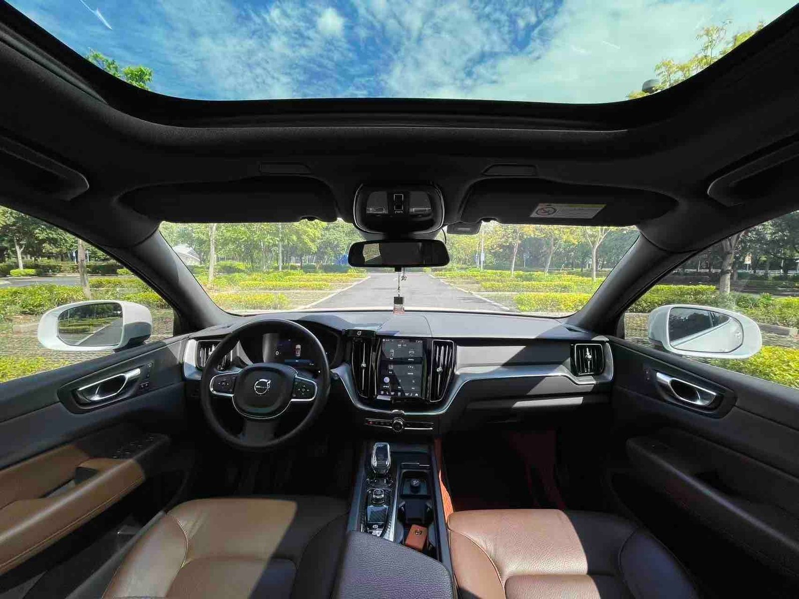 Volvo XC60 2022 B5 AWD Momentum Version