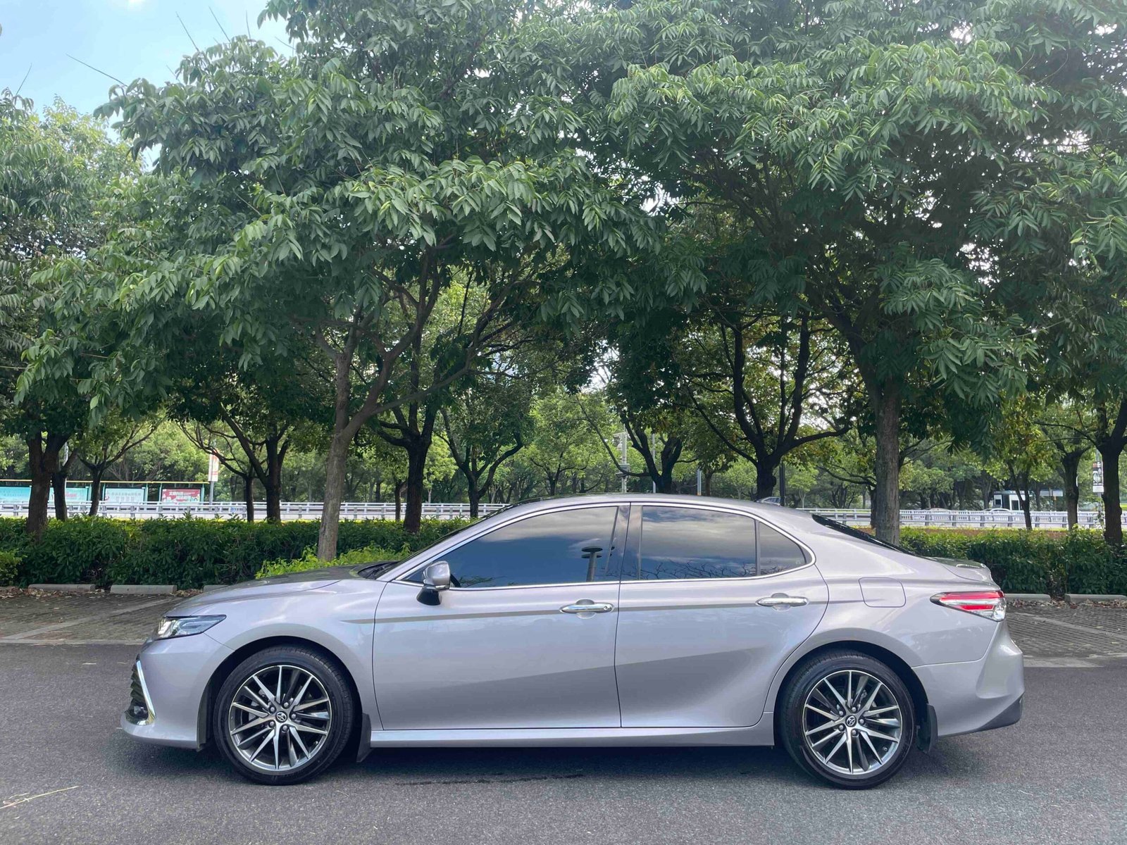 Toyota Camry 2021 2.5G Luxury Version