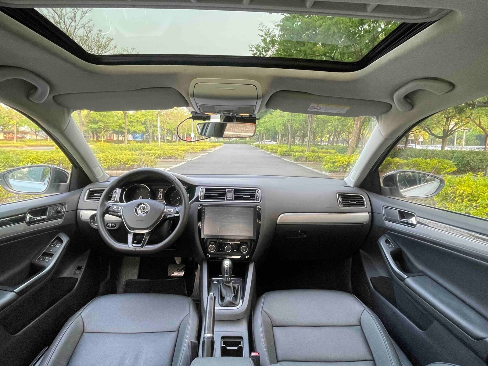 Volkswagen Sagitar 2018 180TSI DSG Premium Version