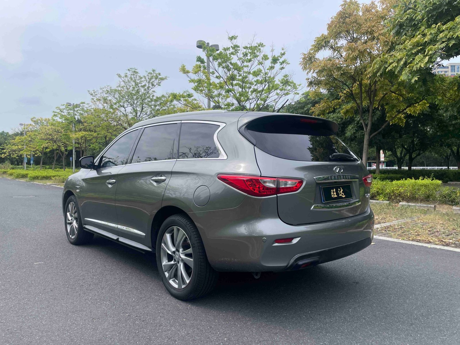 Infiniti QX60 (Made in USA) 2014 QX60 2.5T-Hybrid 2-Wheel Drive Premium Version