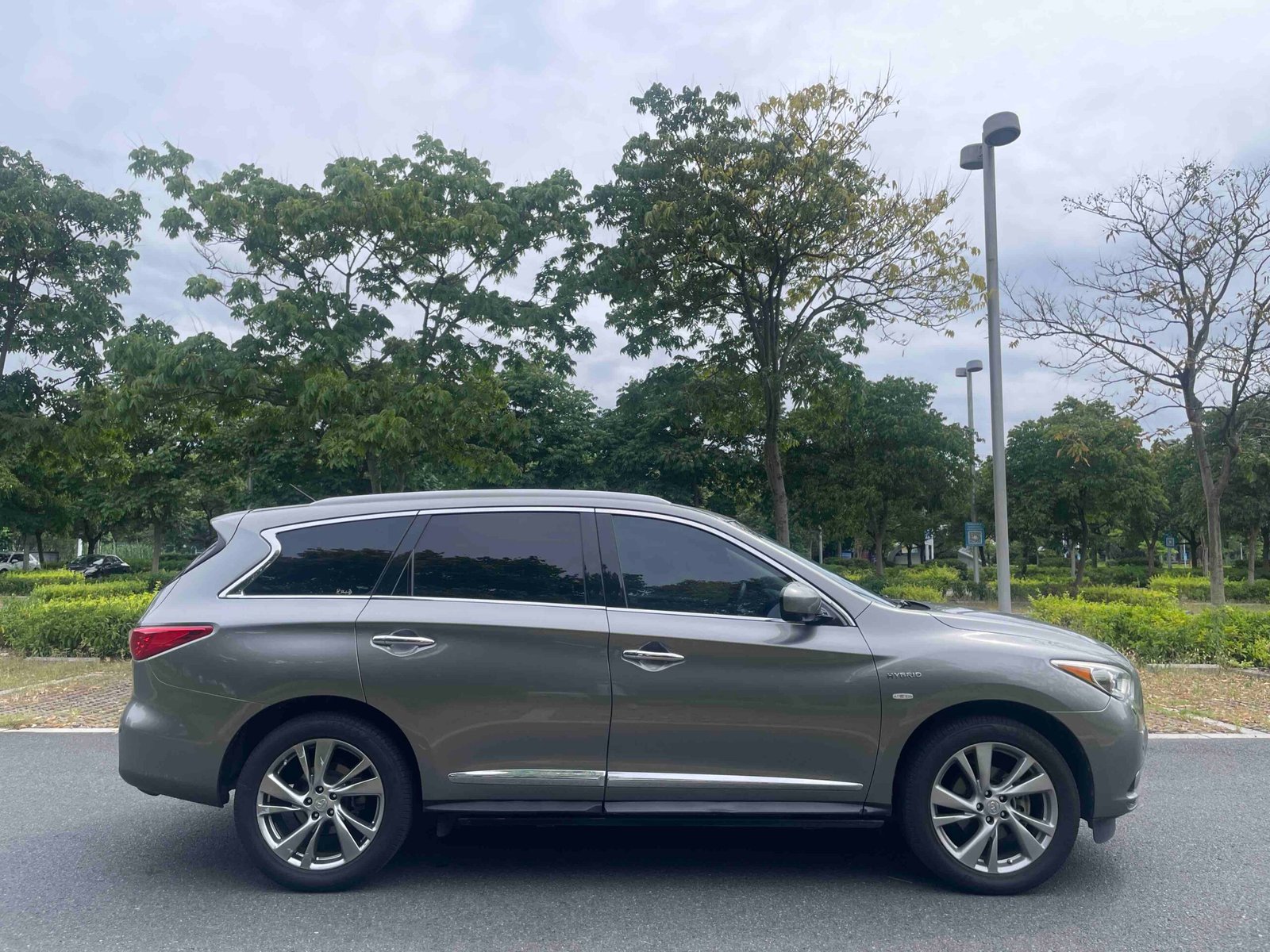 Infiniti QX60 (Made in USA) 2014 QX60 2.5T-Hybrid 2-Wheel Drive Premium Version