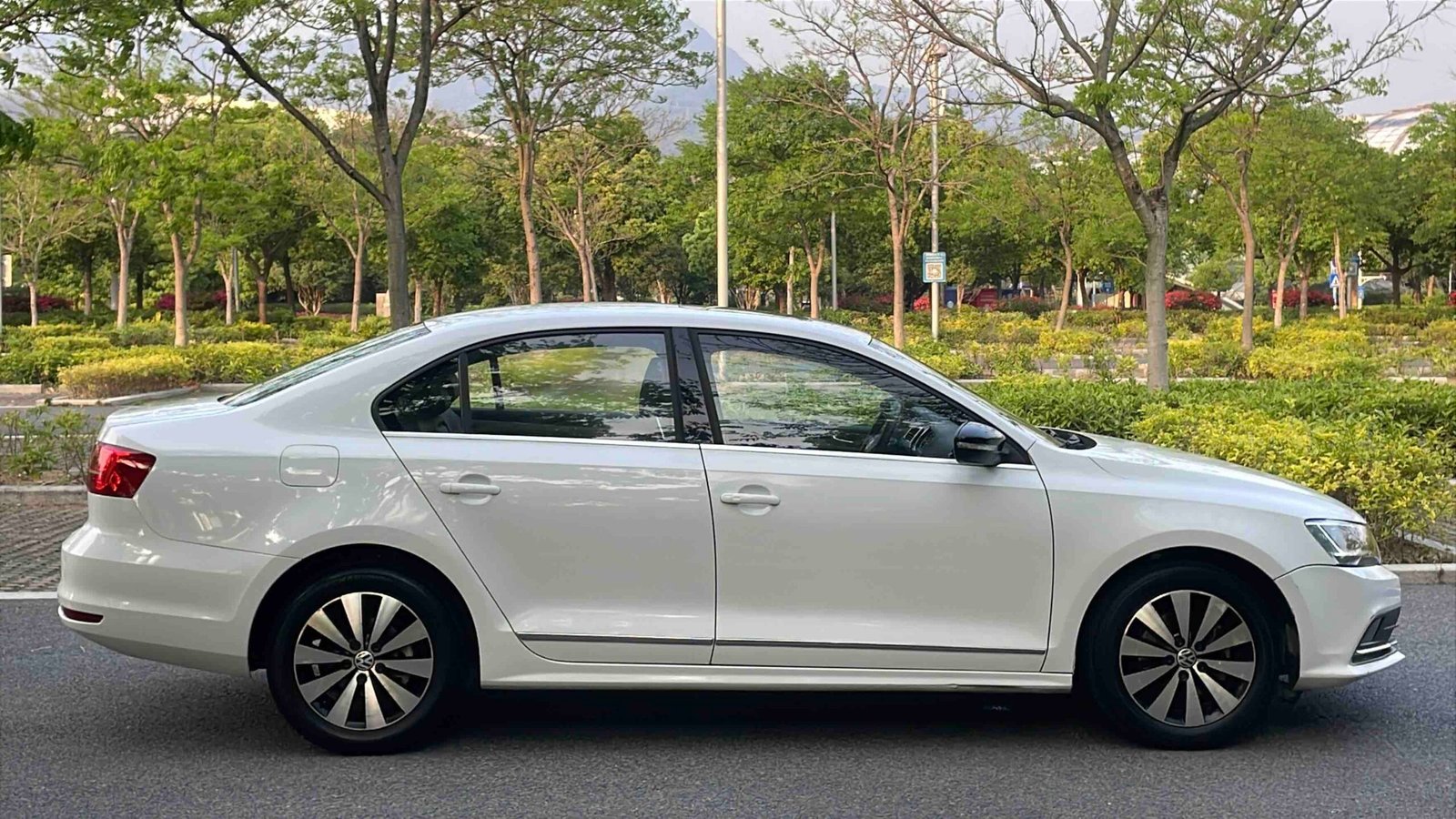 Volkswagen Sagitar 2018 180TSI DSG Premium Version