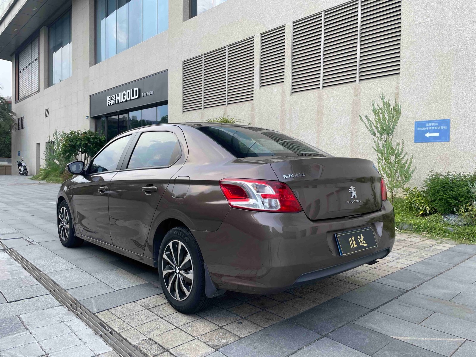 Dongfeng Peugeot 301 2014 1.6L Automatic Comfort Version