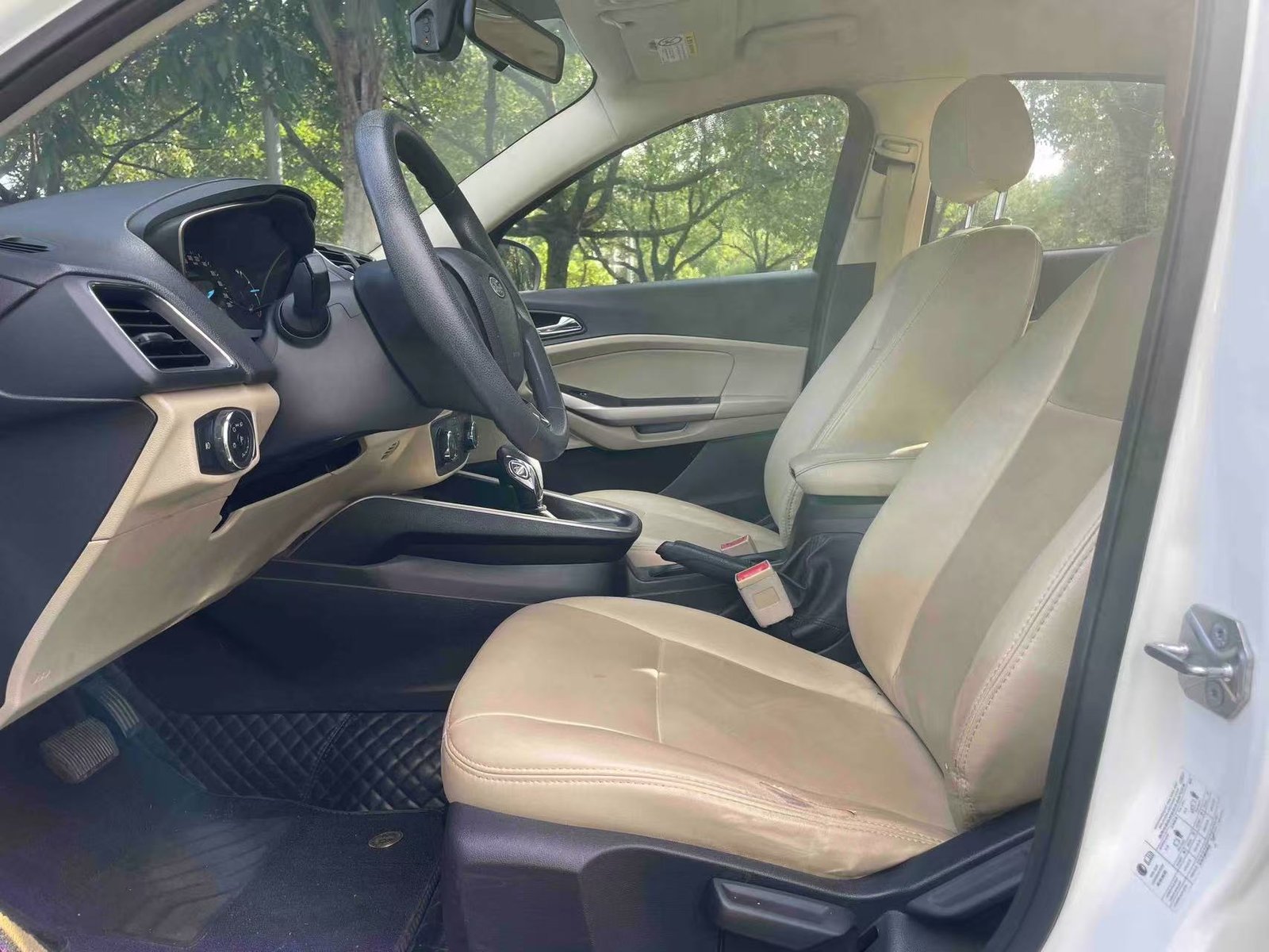 Ford Escort 2015 1.5L Automatic Comfort Version
