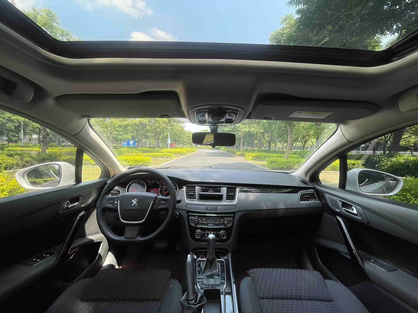 Dongfeng Peugeot 508 2013 2.0L 2nd-Anniversary Edition, Automatic Sunroof Classic Version