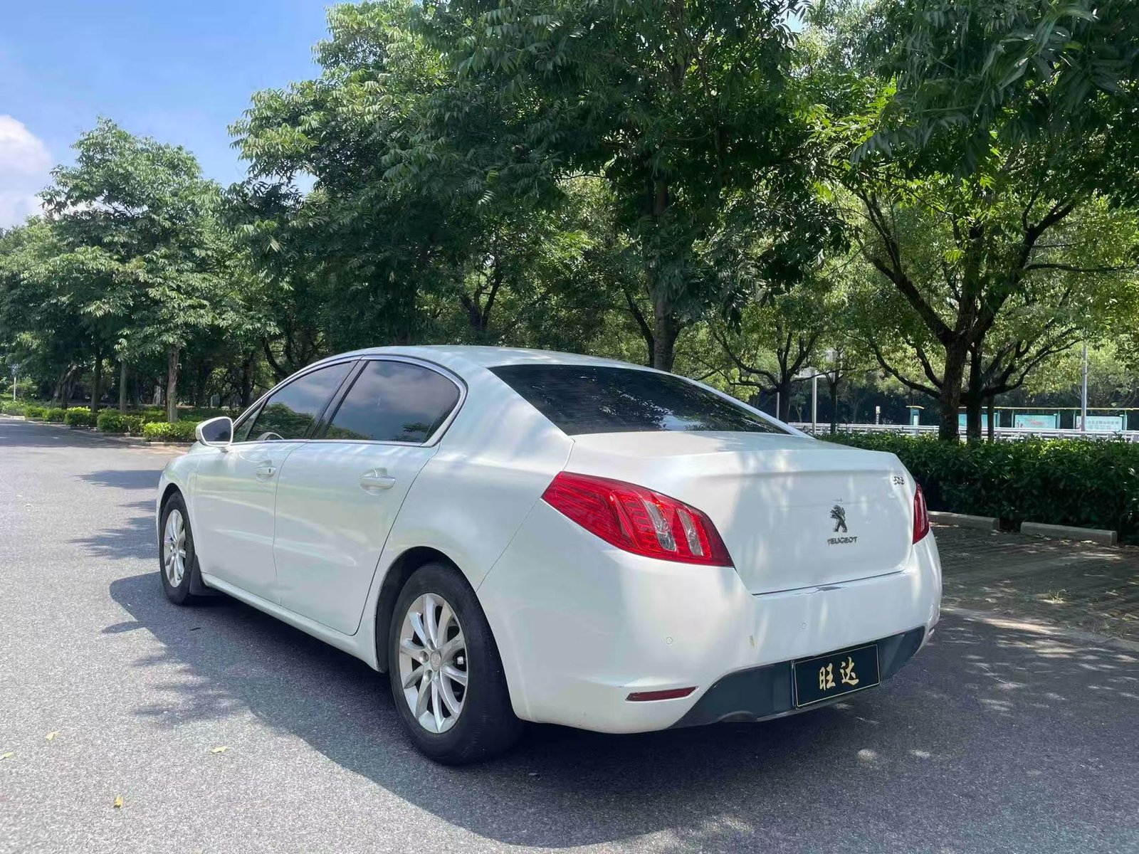 Dongfeng Peugeot 508 2013 2.0L 2nd-Anniversary Edition, Automatic Sunroof Classic Version