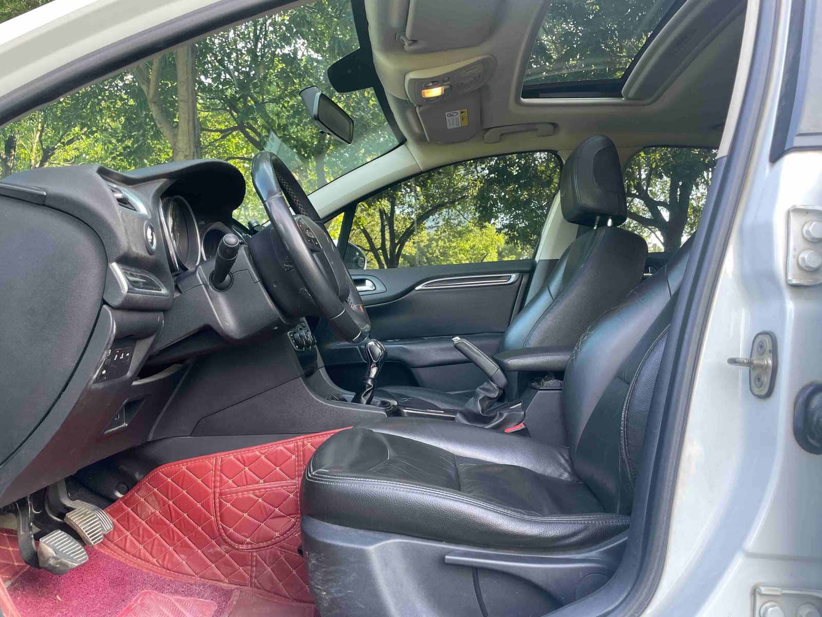 -Dongfeng Citroën C4L 2014 Model 1.8L Manual Smart Drive Jinzhi Edition