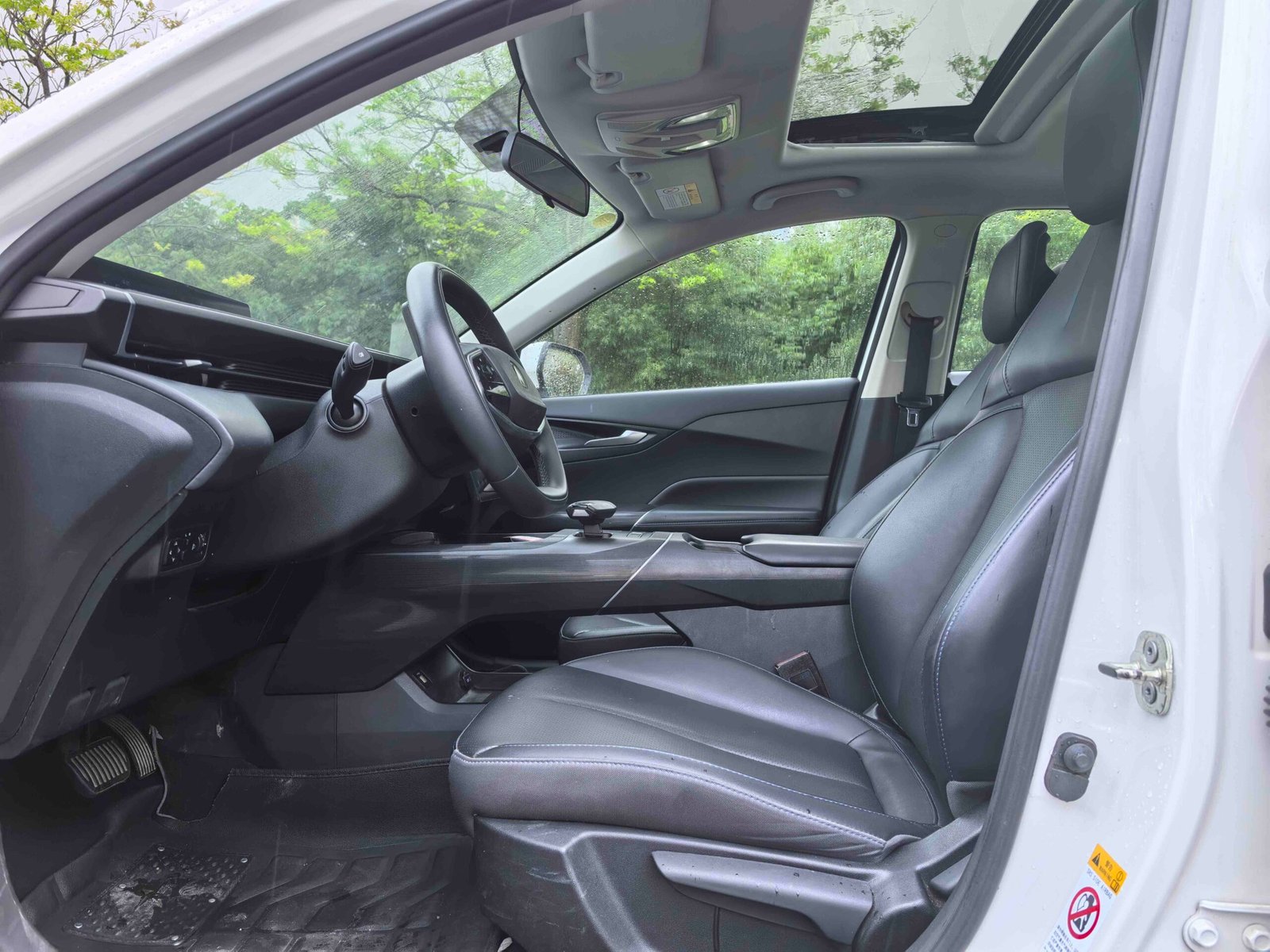 -Dongfeng Fengshen Yixuan 2023 Model 1.5T Super Capable Dad Edition