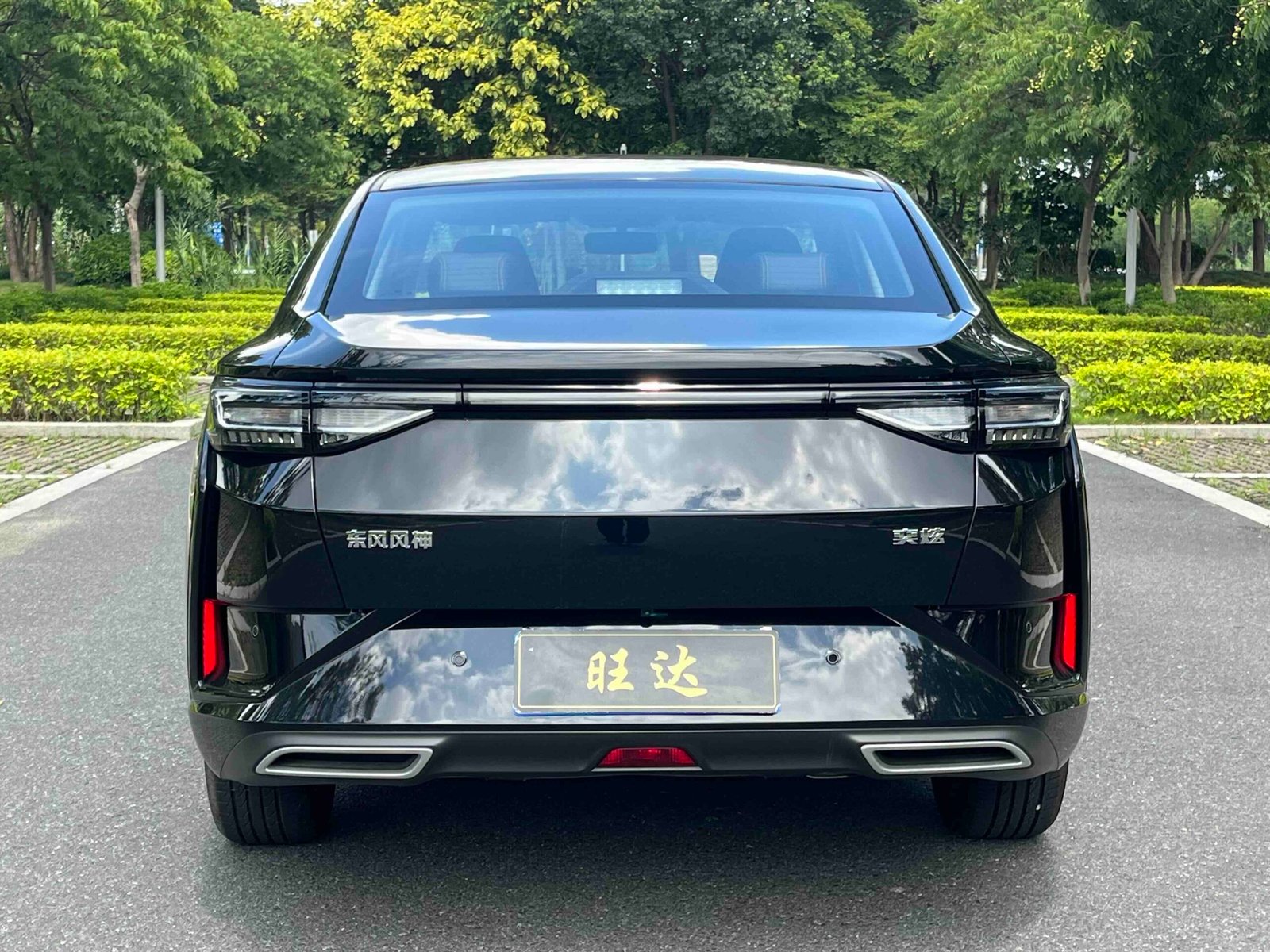 -Dongfeng Fengshen Yixuan 2025 Model 1.5L Automatic Luxury Edition