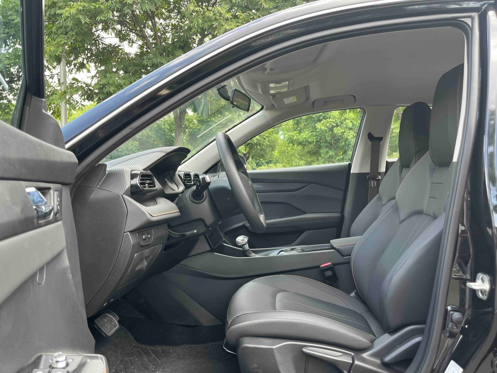 -Dongfeng Fengshen Yixuan 2025 Model 1.5L Automatic Luxury Edition