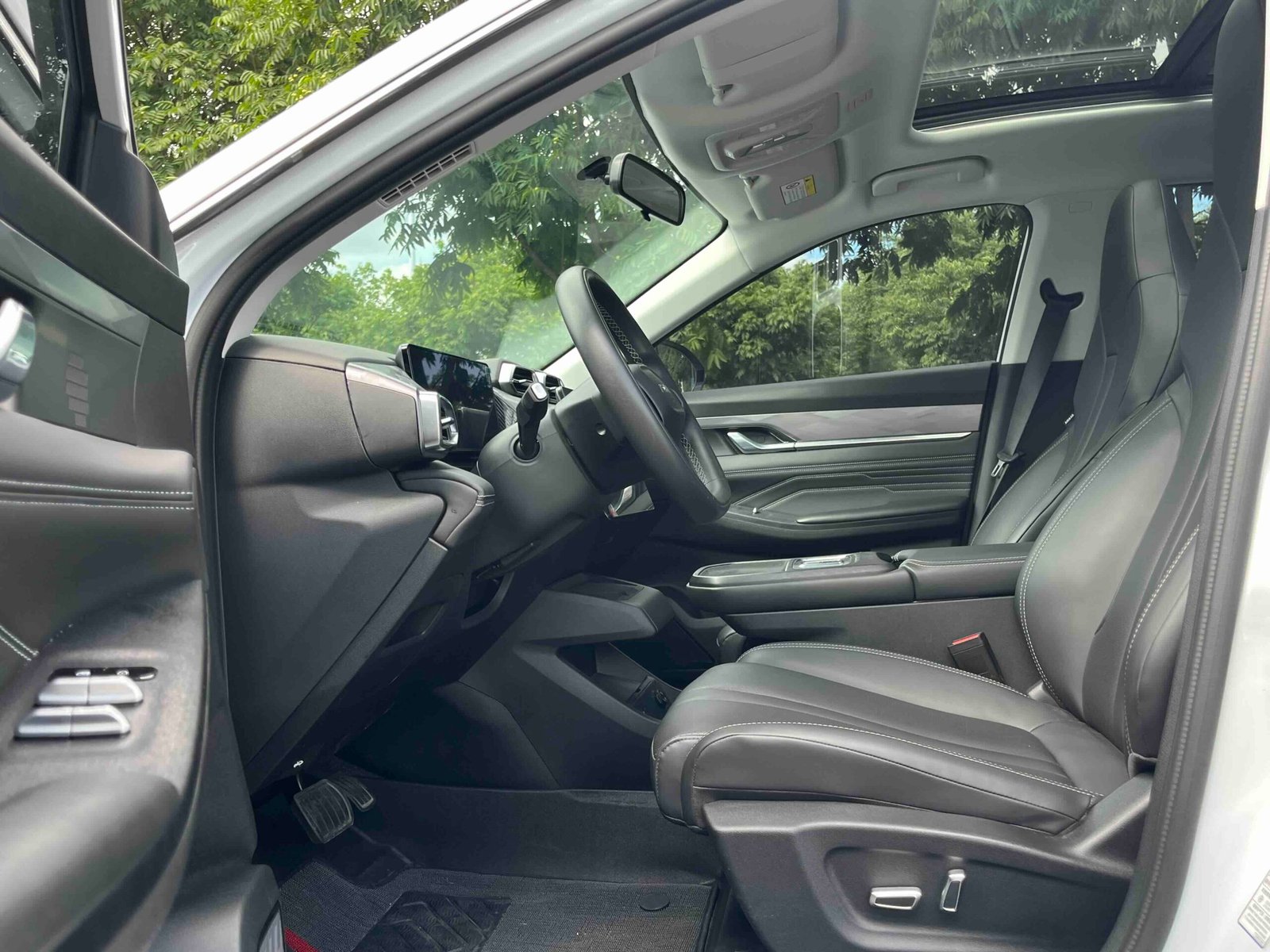 -Dongfeng Fengshen Haohan 2025 Model 1.5T Luxury Edition